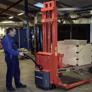 寬腿式全電動堆高機(SELFS MAXI)(2)